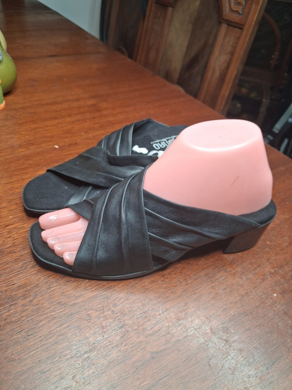 Munro Lee Black Puckered Leather Crisscross Strap Slide Sandals Size 6.5M NEW